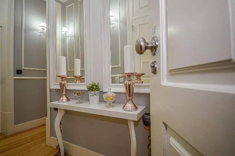 هتل B Inb Lisbon Downtown Suites
