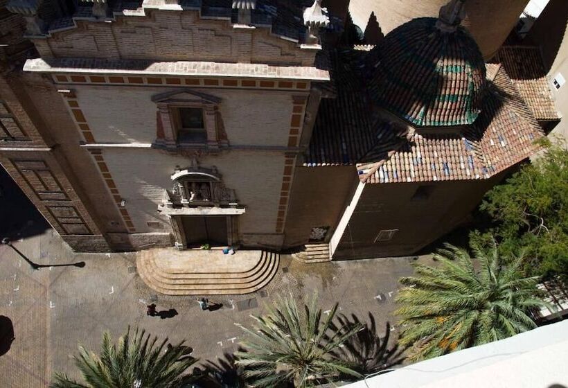 هتل Russafa Youth Hostel