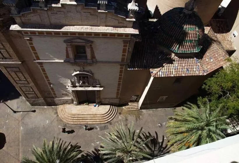 فندق Russafa Youth Hostel