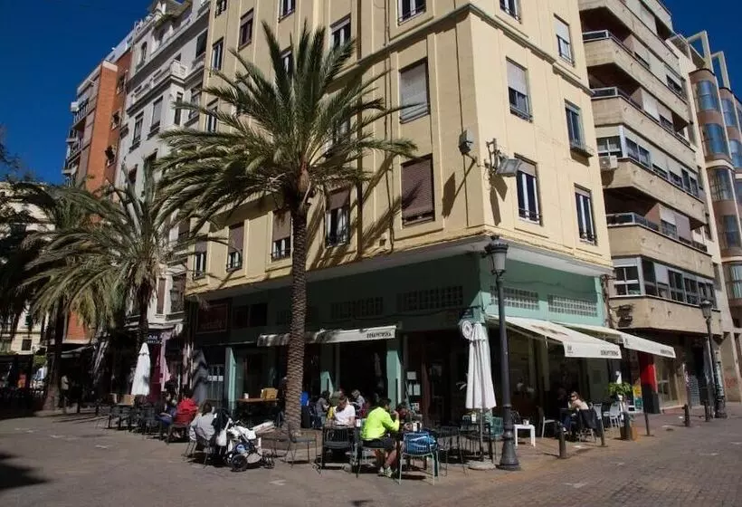 فندق Russafa Youth Hostel