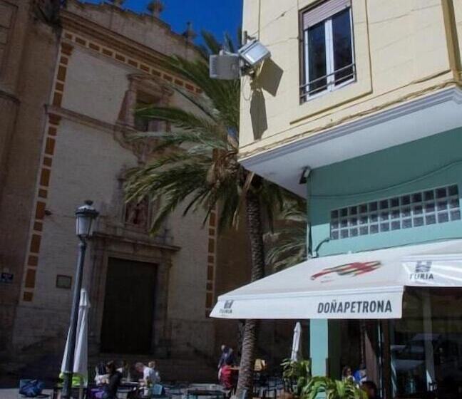 هتل Russafa Youth Hostel