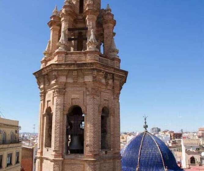 هتل Russafa Youth Hostel