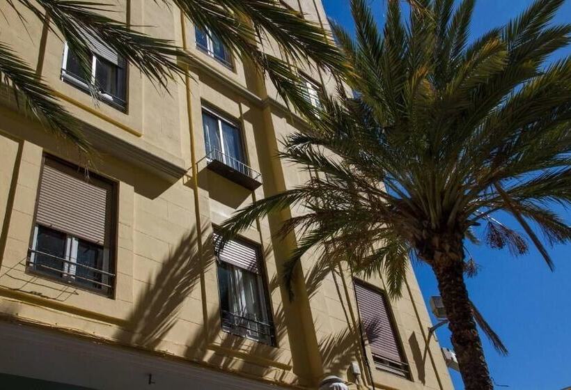 هتل Russafa Youth Hostel