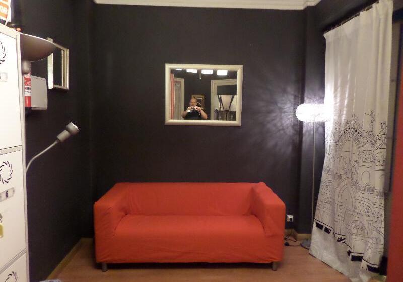 هتل Russafa Youth Hostel