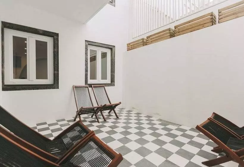 هاستل Azores Inn  Family Suites