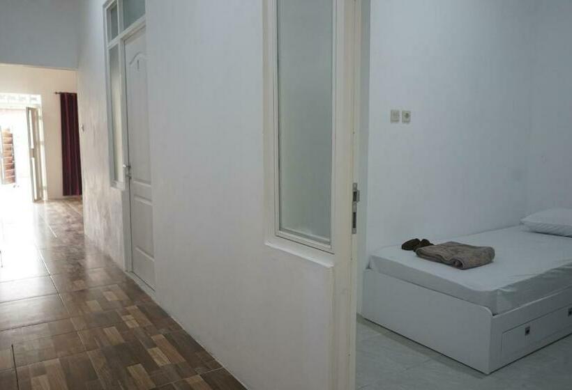 Hostel Koolkost Syariah At Laweyan Solo