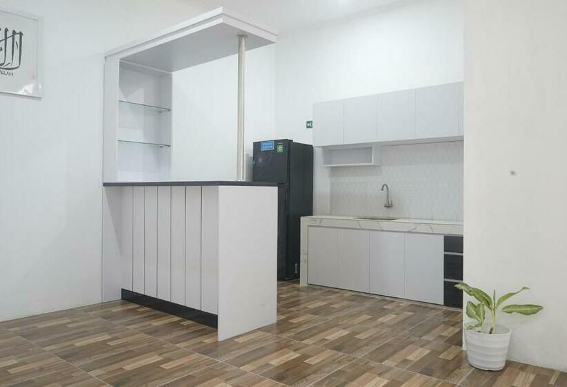 Hostel Koolkost Syariah At Laweyan Solo