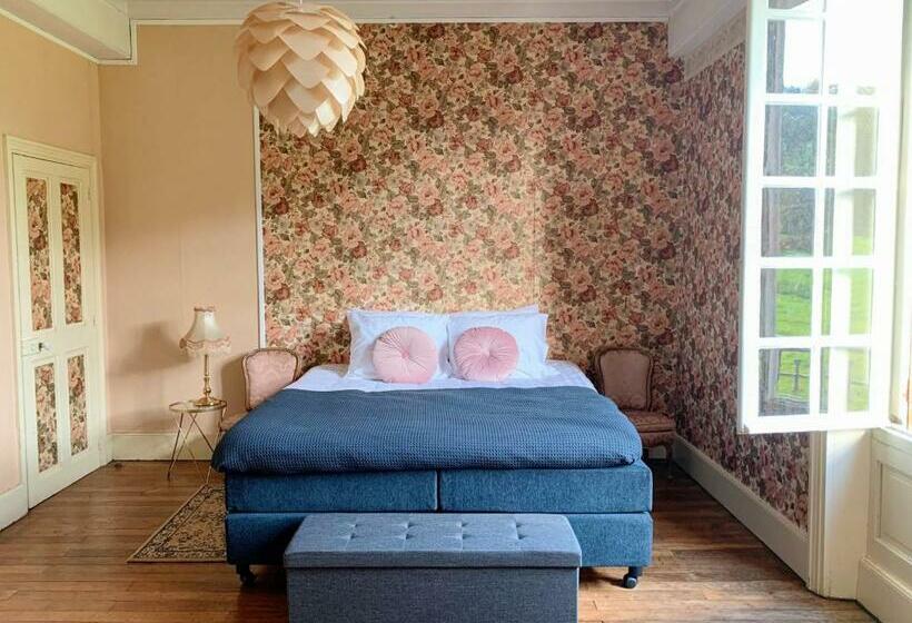 مبيت وإفطار Chateau De La Combe Suites