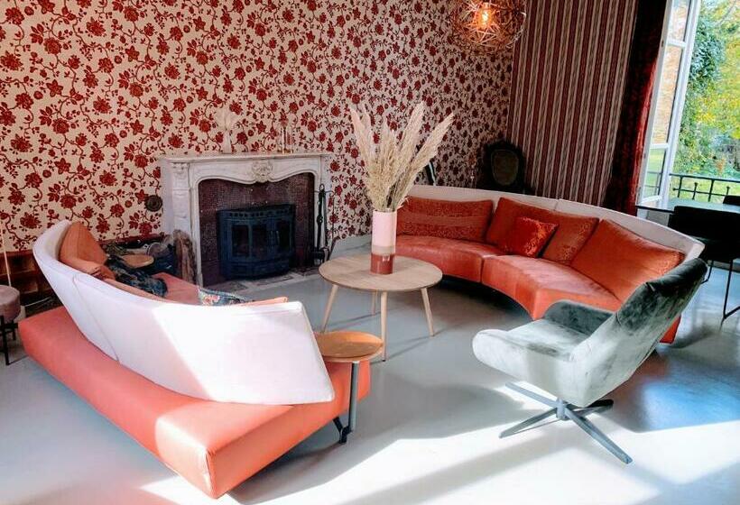 مبيت وإفطار Chateau De La Combe Suites