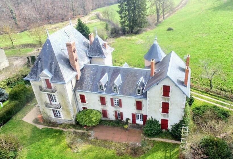 مبيت وإفطار Chateau De La Combe Suites