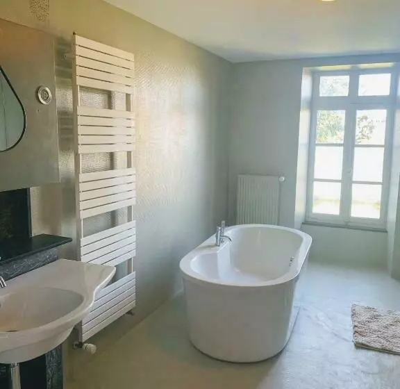 ベッドアンドブレックファースト Chateau De La Combe Suites