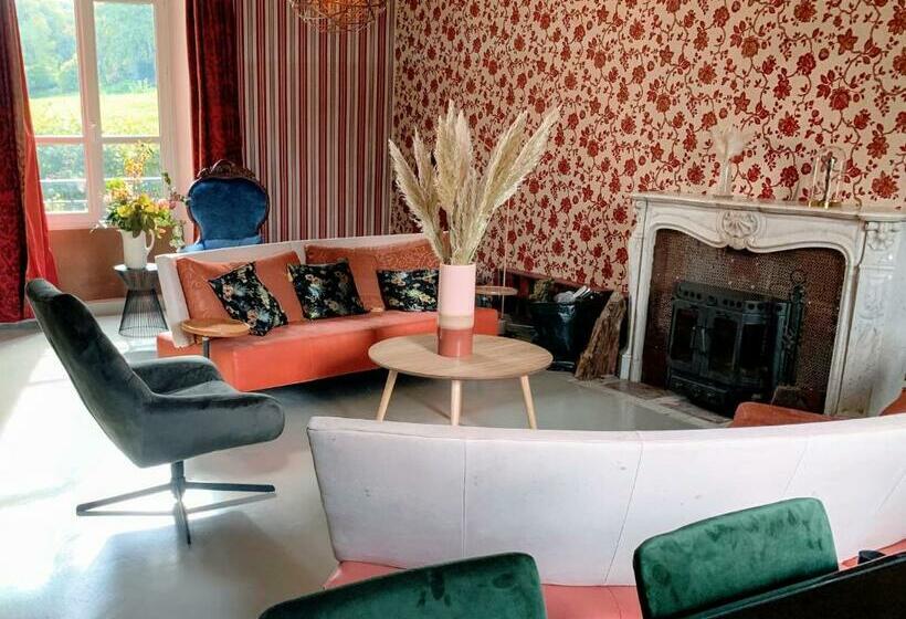 مبيت وإفطار Chateau De La Combe Suites