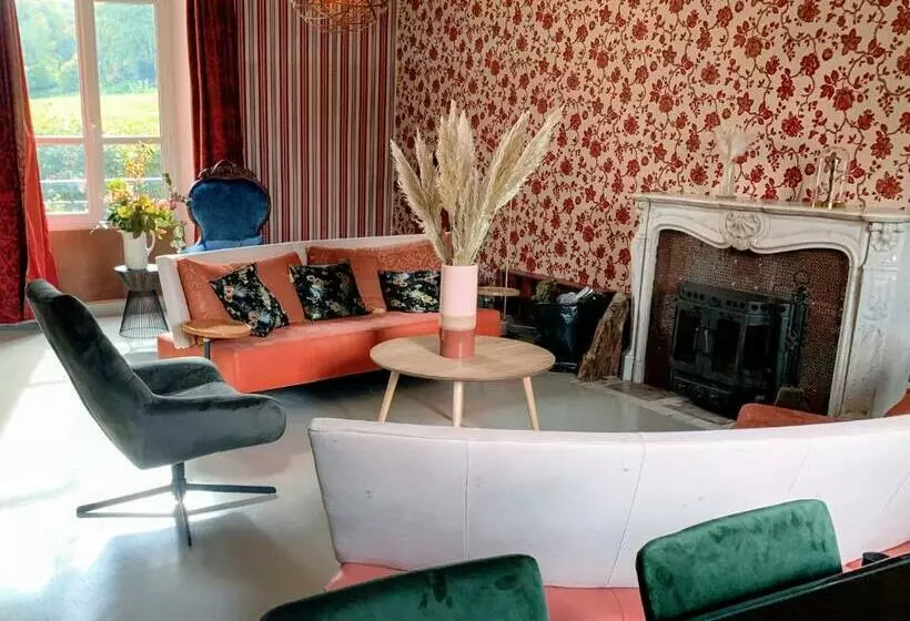 ベッドアンドブレックファースト Chateau De La Combe Suites