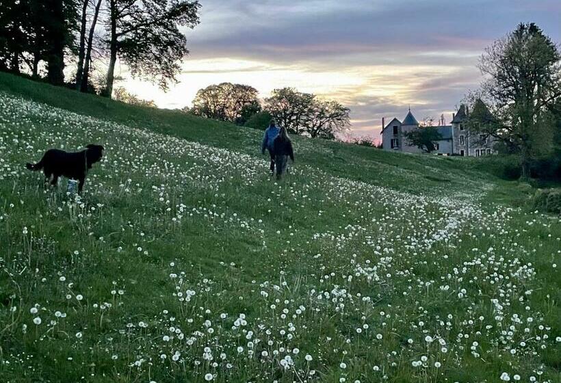 مبيت وإفطار Chateau De La Combe Suites