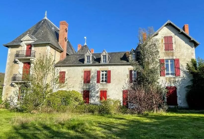 ベッドアンドブレックファースト Chateau De La Combe Suites