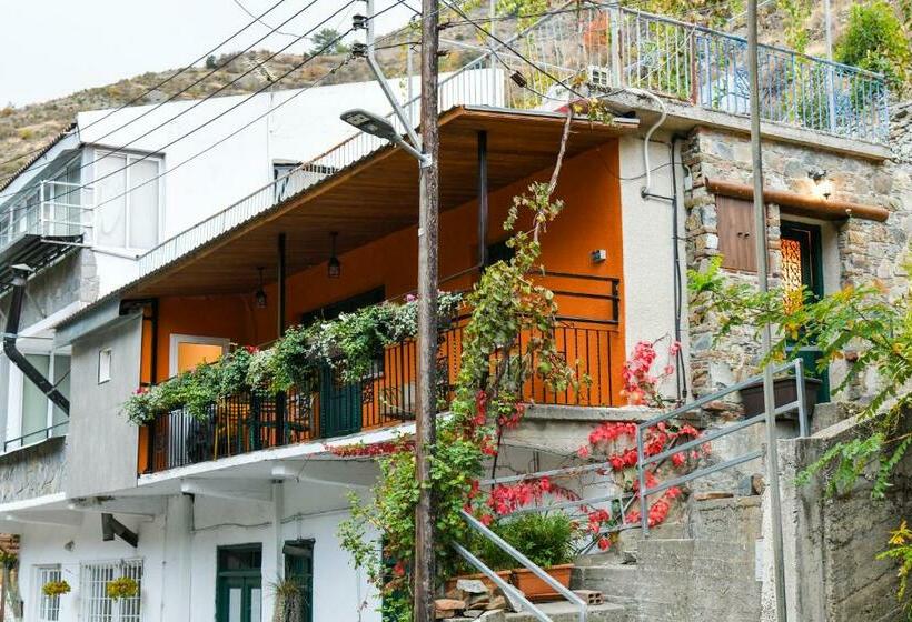 تختخواب و صبحانه Sophias Cottage