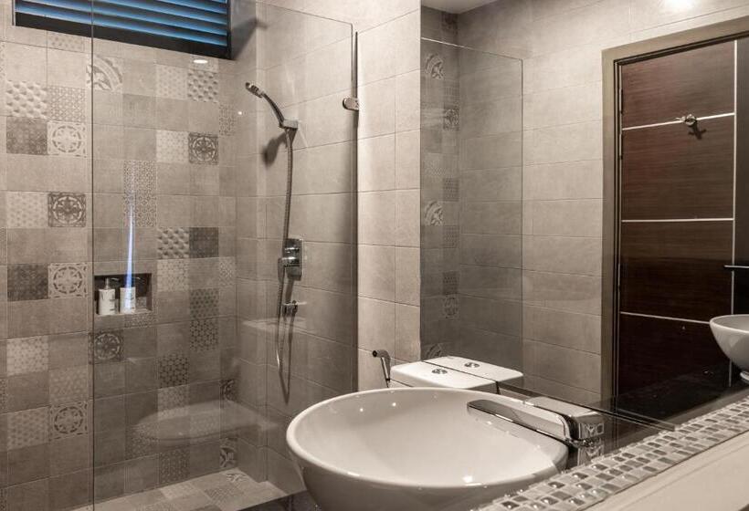 هتل Sky Beach Maldives   Dhiffushi