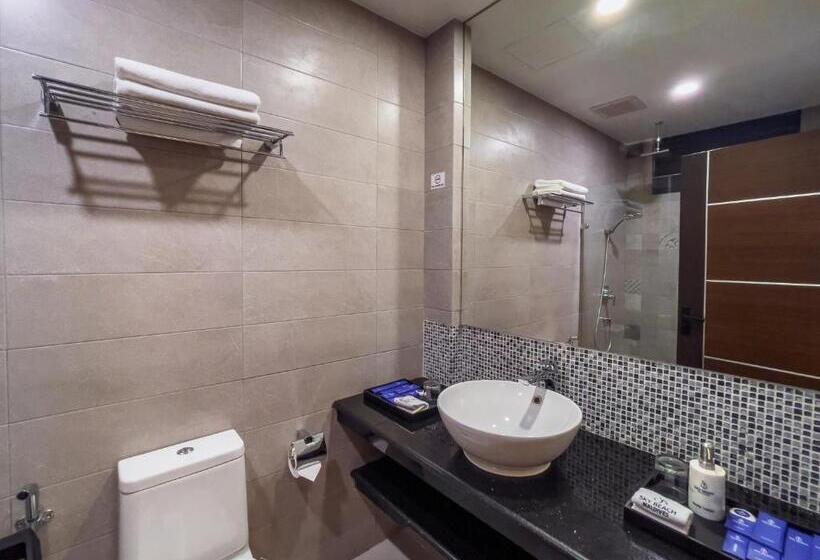 هتل Sky Beach Maldives   Dhiffushi