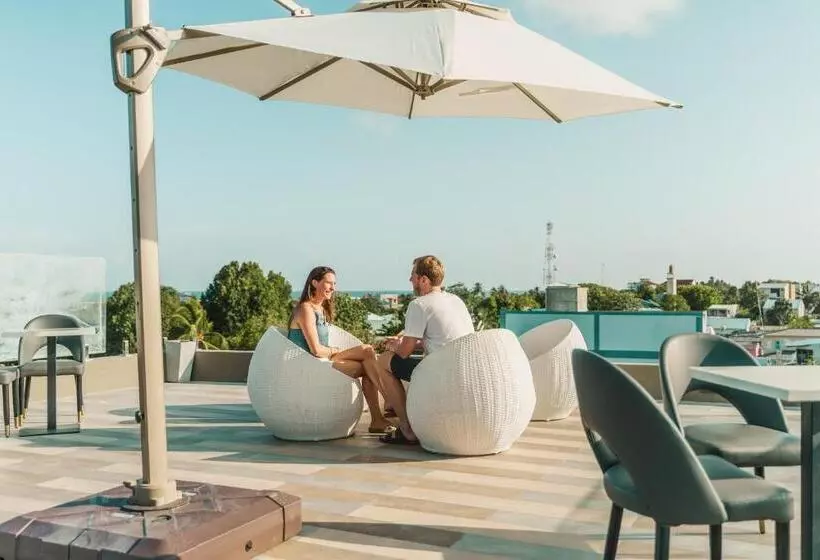 هتل Sky Beach Maldives Dhiffushi