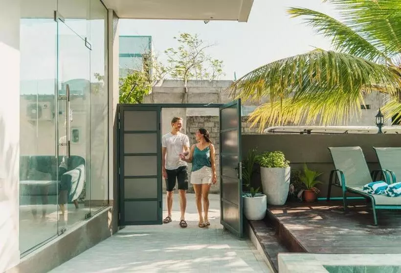 هتل Sky Beach Maldives Dhiffushi