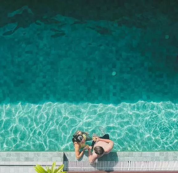 هتل Sky Beach Maldives Dhiffushi
