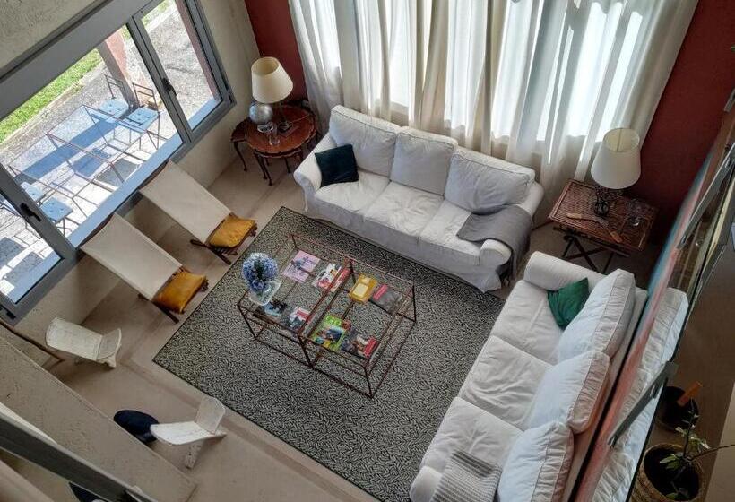 تختخواب و صبحانه Casa De Babel