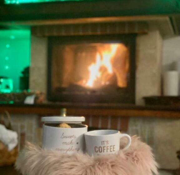 تختخواب و صبحانه Casa Din Deal