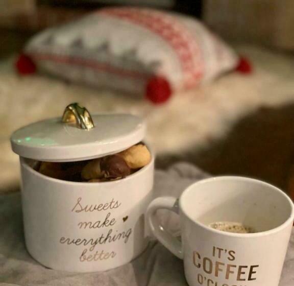 تختخواب و صبحانه Casa Din Deal