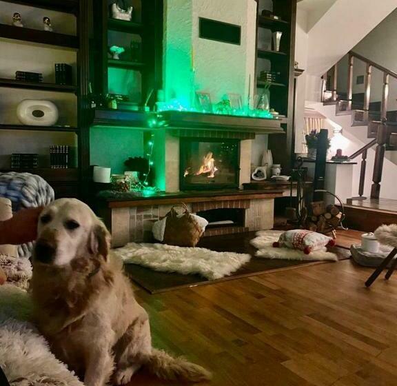 تختخواب و صبحانه Casa Din Deal