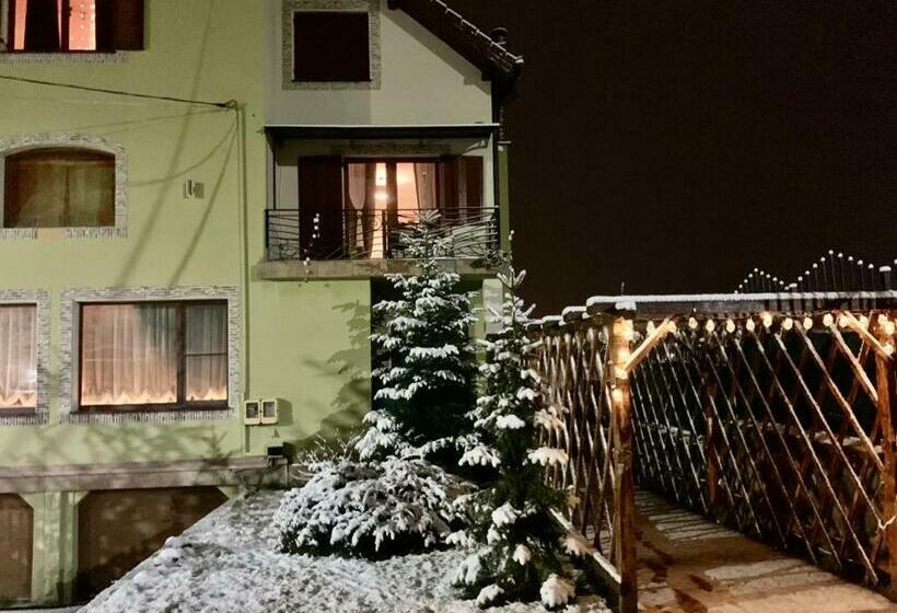 تختخواب و صبحانه Casa Din Deal