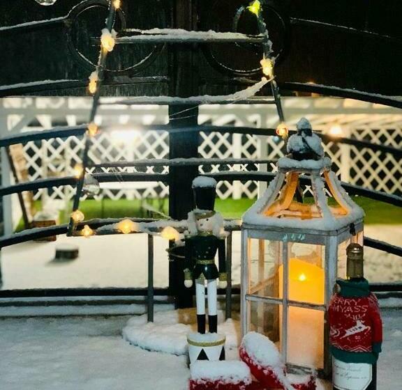 تختخواب و صبحانه Casa Din Deal