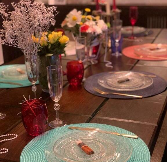 تختخواب و صبحانه Casa Din Deal