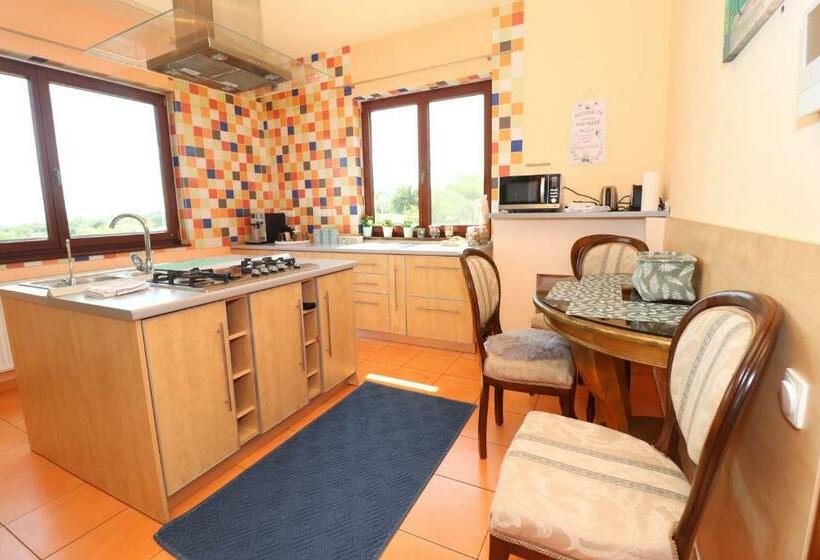 تختخواب و صبحانه Casa Din Deal