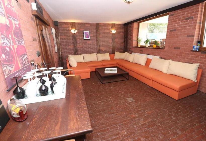 تختخواب و صبحانه Casa Din Deal