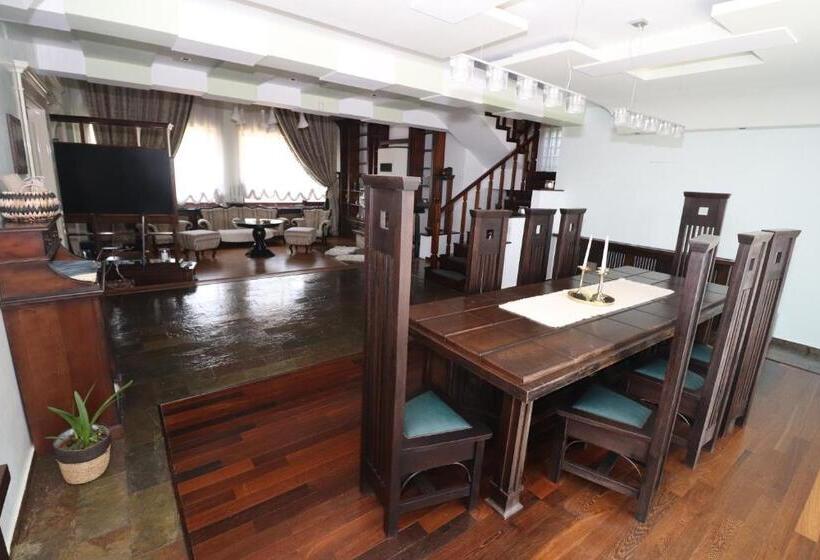 تختخواب و صبحانه Casa Din Deal