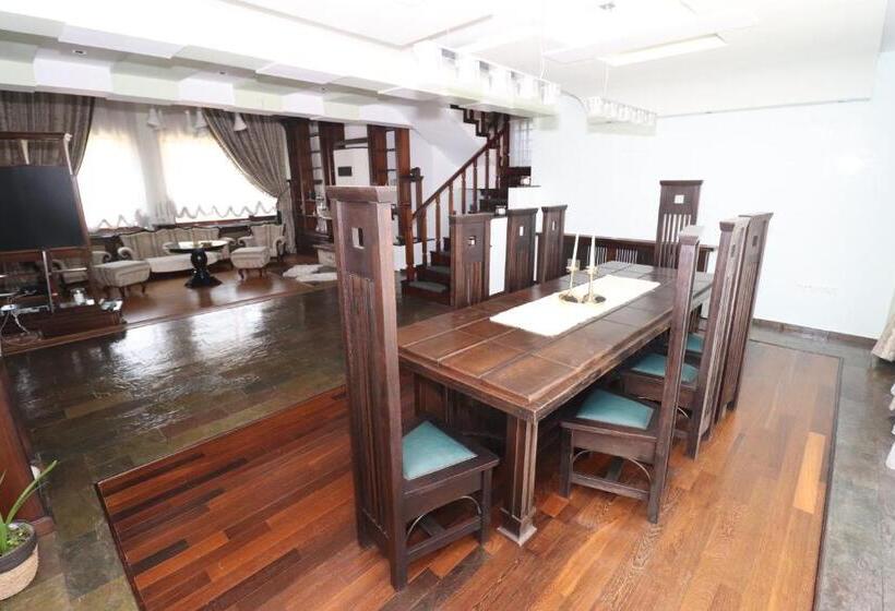 تختخواب و صبحانه Casa Din Deal