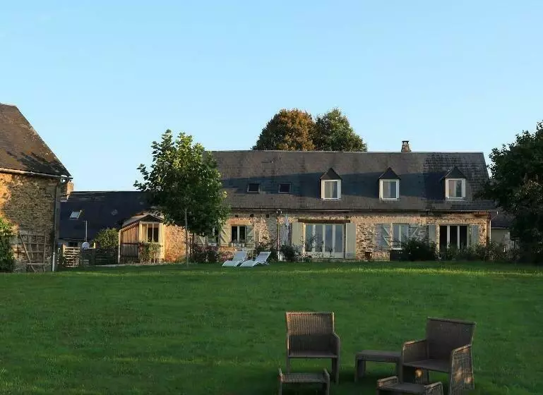 ベッドアンドブレックファースト Le Cottage Du Séquoia