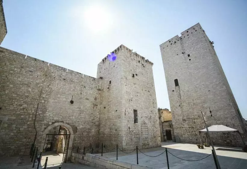 پانسیون Domus Castrum