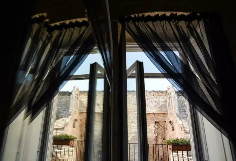 پانسیون Domus Castrum