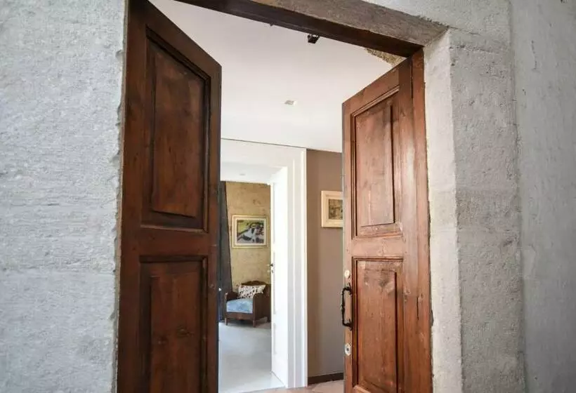 پانسیون Domus Castrum