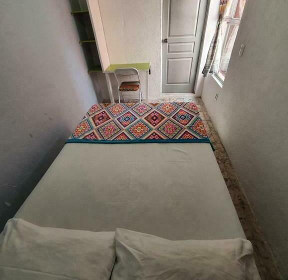 פנסיון Nómadas Hostel