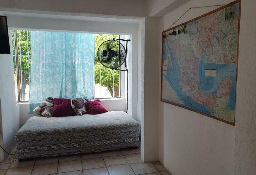 פנסיון Nómadas Hostel