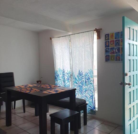 פנסיון Nómadas Hostel