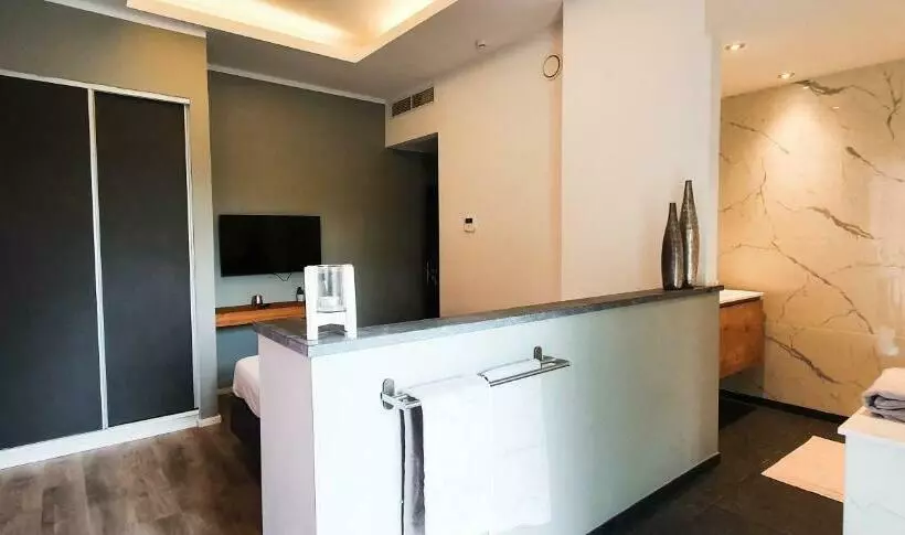 تختخواب و صبحانه Villa Les érables Restaurant Linea