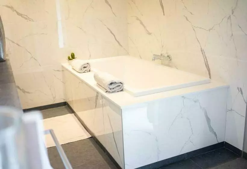 تختخواب و صبحانه Villa Les érables Restaurant Linea