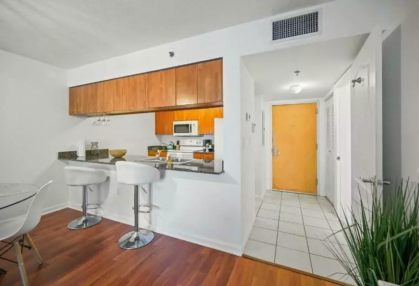 Luxurious 1br High Rise Condo Brickell Free Parking