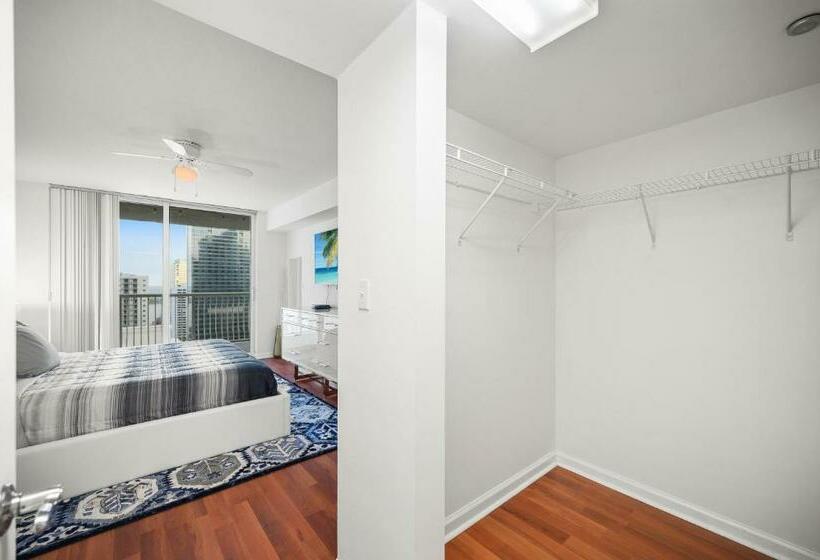 Luxurious 1br High Rise Condo Brickell Free Parking