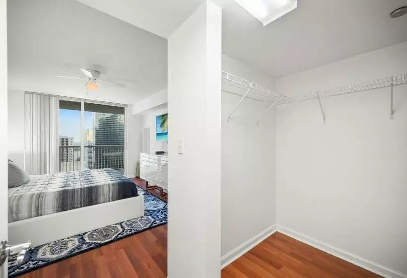 Luxurious 1br High Rise Condo Brickell Free Parking