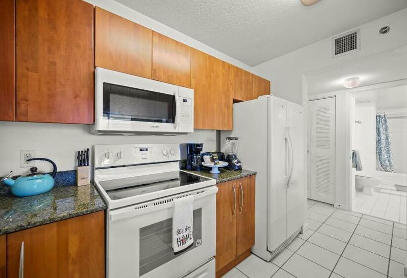 Luxurious 1br High Rise Condo Brickell Free Parking