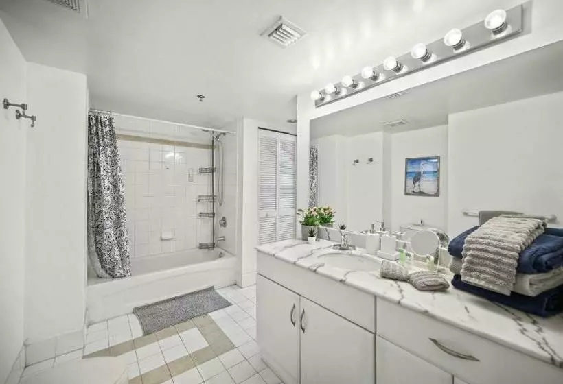 Luxurious 1br High Rise Condo Brickell Free Parking